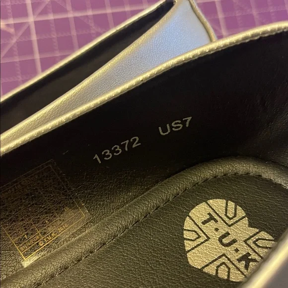 NWOB TUK shark flats size 7 - Picture 3 of 4